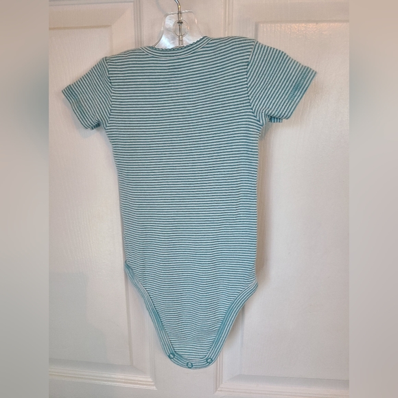 (1643) Carters 9 Month old Onesie,  Color: Blue Stripes - Picture 9 of 11